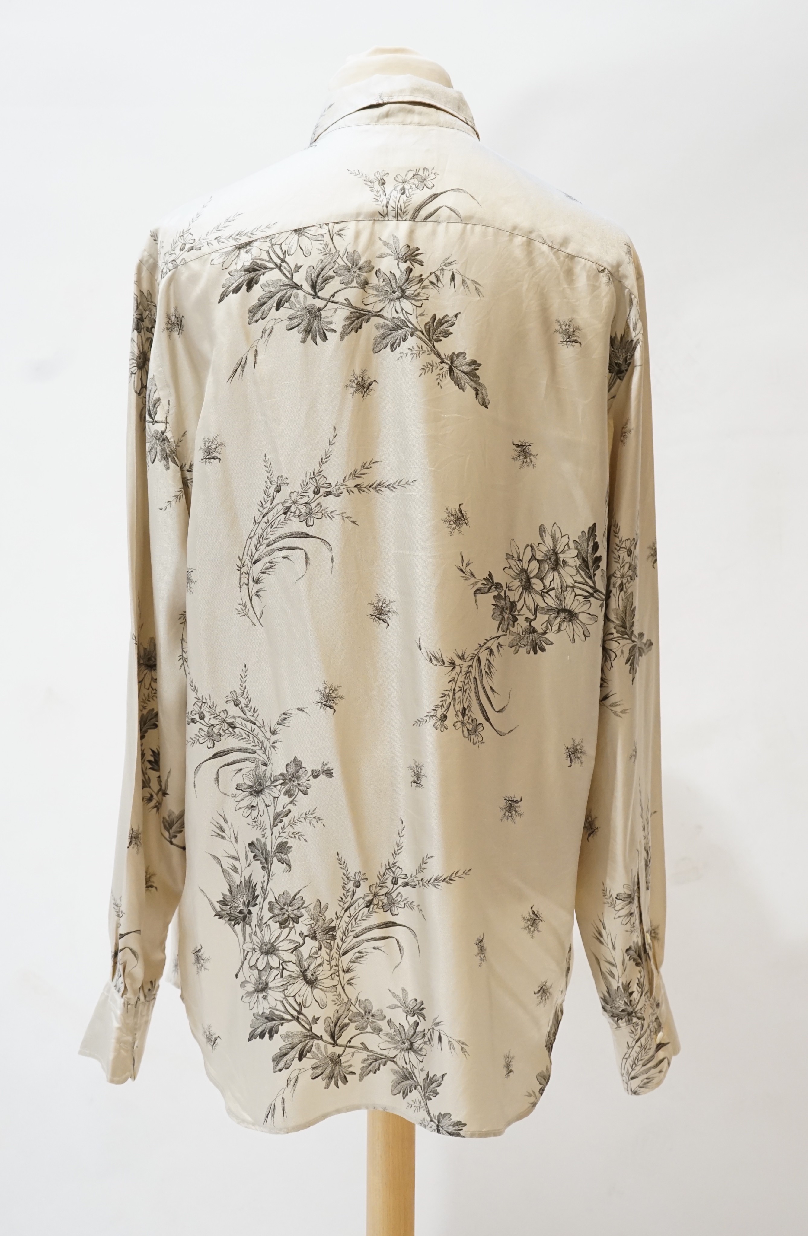 A gentleman's Prada silk shirt decorated with wild flowers, size 17.5/44